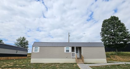 Quaint Cabin - 8 minutes from Ark Encounter!!
Country setting, near town!!