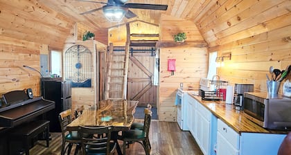 Quaint Cabin - 8 minutes from Ark Encounter!!
Country setting, near town!!