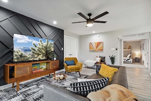 Smart TV - Sapphire at McCormick Ranch * Modern 2BR, 2BA Condo w/ Heated Pool, Spa & Tennis Court! (Scottsdale)