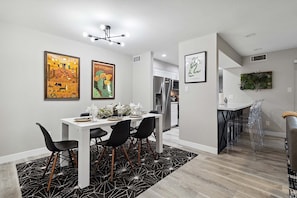 Dining - Sapphire at McCormick Ranch * Modern 2BR, 2BA Condo w/ Heated Pool, Spa & Tennis Court! (Scottsdale)