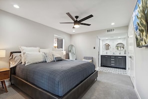 2 bedrooms, iron/ironing board, free WiFi, bed sheets - Sapphire at McCormick Ranch * Modern 2BR, 2BA Condo w/ Heated Pool, Spa & Tennis Court! (Scottsdale)