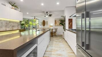 Coffee/tea maker, fridge, microwave, oven