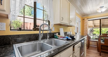 Chipmunk House - Walk to Lake & Village, Fire Pit, Deck