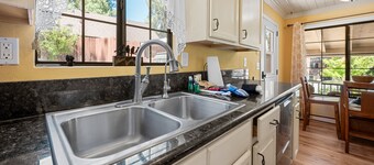 Chipmunk House - Walk to Lake & Village, Fire Pit, Deck