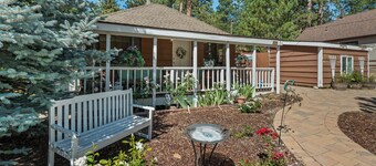 Chipmunk House - Walk to Lake & Village, Fire Pit, Deck