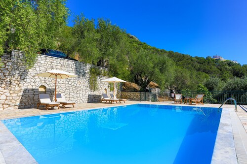 Viilla Ilios: Superb sceneries and views, private pool, WiFi, A/C