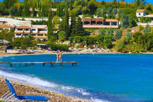 Renovated Cochelli Lower: Large pool, A/C, WiFi, Near beach, sleeps 4