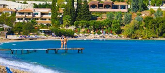 Renovated Cochelli Lower: Large pool, A/C, WiFi, Near beach, sleeps 4