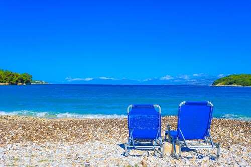 Revonated Cochelli Upper: Large pool, A/C, WiFi, Near beach, Views