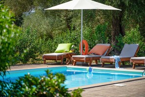 Pool - Jennys House: Family House with pool, sleeps 7, WiFi, A/C (Stroggili)