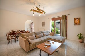 Televisión, chimenea, videojuegos y tenis de mesa 