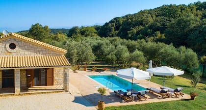 Family Retreat: Villa Sofia-Stella with Pool and BBQ Oasi