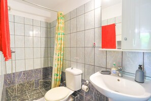 Dusche, Haartrockner, Handtücher