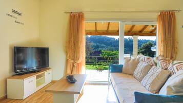 TV, livros, aparelho de som