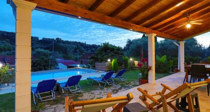 Green Family Villa: Eco friendly, pool, A/C, WiFi