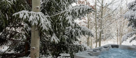 Tina de hidromasaje al aire libre