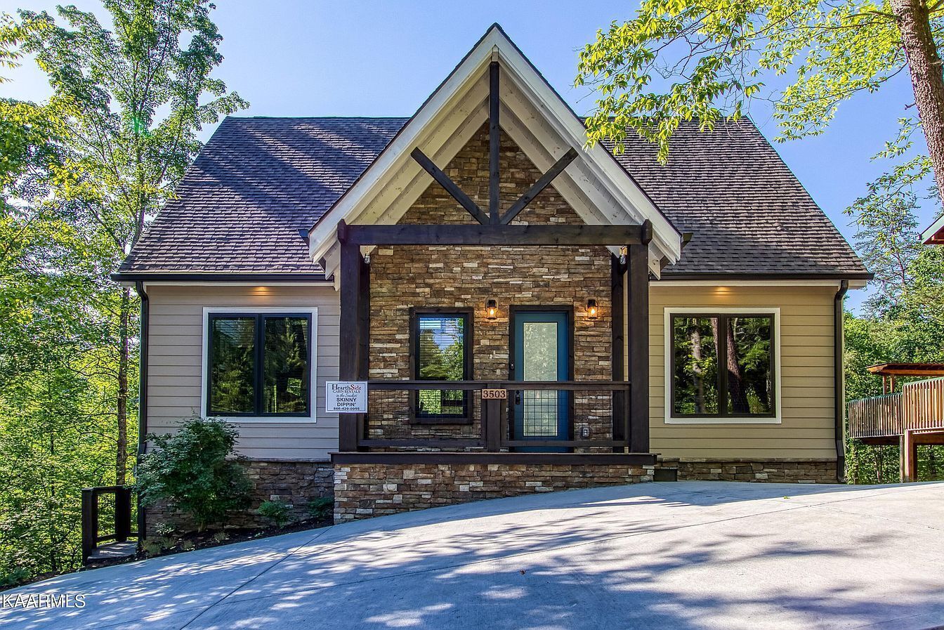 New Pool Cabin in Heart of Pigeon Forge w/ Game Room, Hot Tub, Bonus Baby Pool!