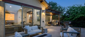 Spacious house with beautiful Lake Travis views!!