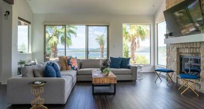 Spacious house with beautiful Lake Travis views!!