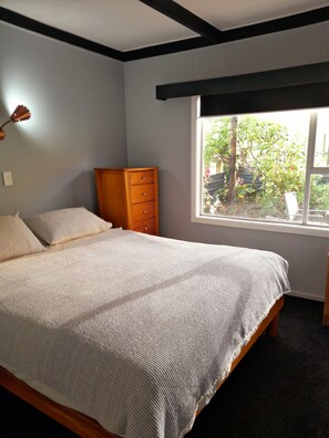 2 bedrooms, iron/ironing board, travel cot, free WiFi - Come for Fun  - Bring the boat if you want (Whangārei Heads)