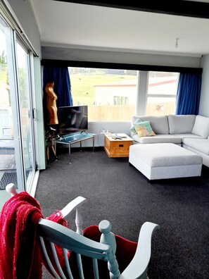 Smart TV - Come for Fun  - Bring the boat if you want (Whangārei Heads)