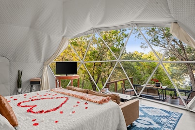 Hill Country Glamping Dome w/Hot Tub, Gym, Sauna & Cold Plunge