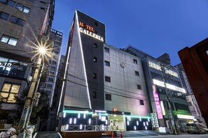A hotel with a modern design, featuring a prominent 'Hotel Gallery' sign. - GALLERIA HOTEL (Suwon)