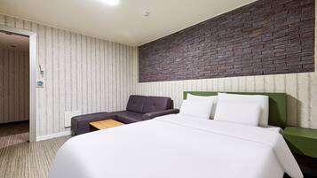 1 bedroom, premium bedding, blackout drapes, soundproofing