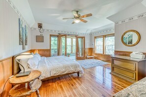 7 bedrooms, iron/ironing board, internet, bed sheets - Exquisite mountain home, dog-friendly, fireplace, & washer/dryer (North Fork)