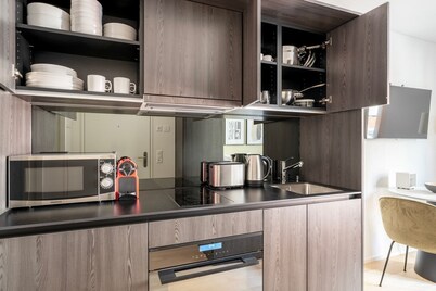 Hip Wiedikon 1.5 Room w/ Storage & W/D, 1 min to Market, by Blueground