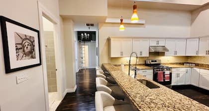 NYC style loft apartment 10 min to Times Sq. 2 Parking space avail!