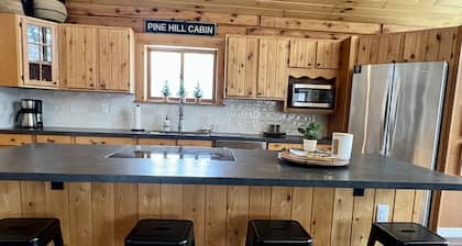 Cozy U.P. North Log Cabin: Off Trail 419, Mins to Pictured Rocks!