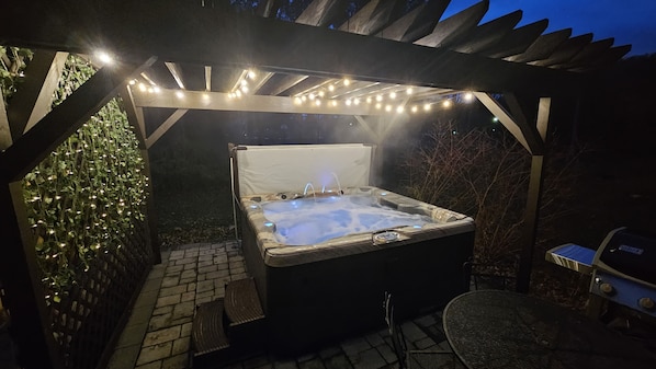 Private patio with hot tub & gas grill