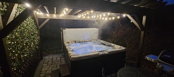 3 Bedroom Townhouse with Hot Tub