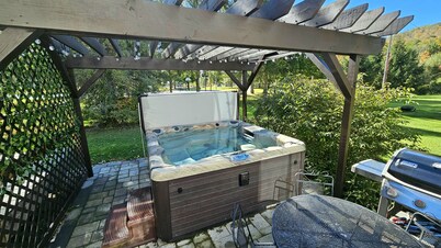 3 Bedroom Townhouse with Hot Tub