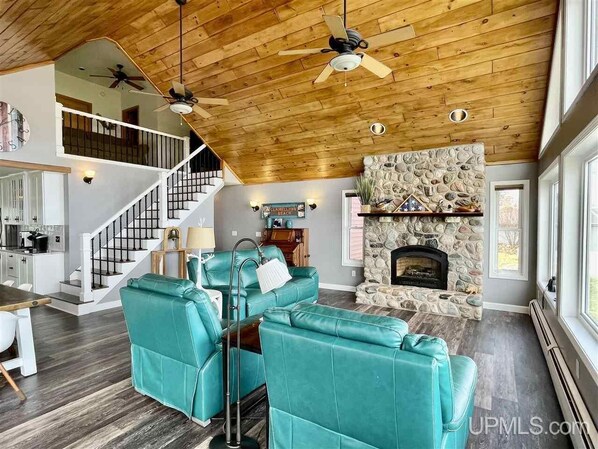 Smart TV, fireplace, DVD player, books