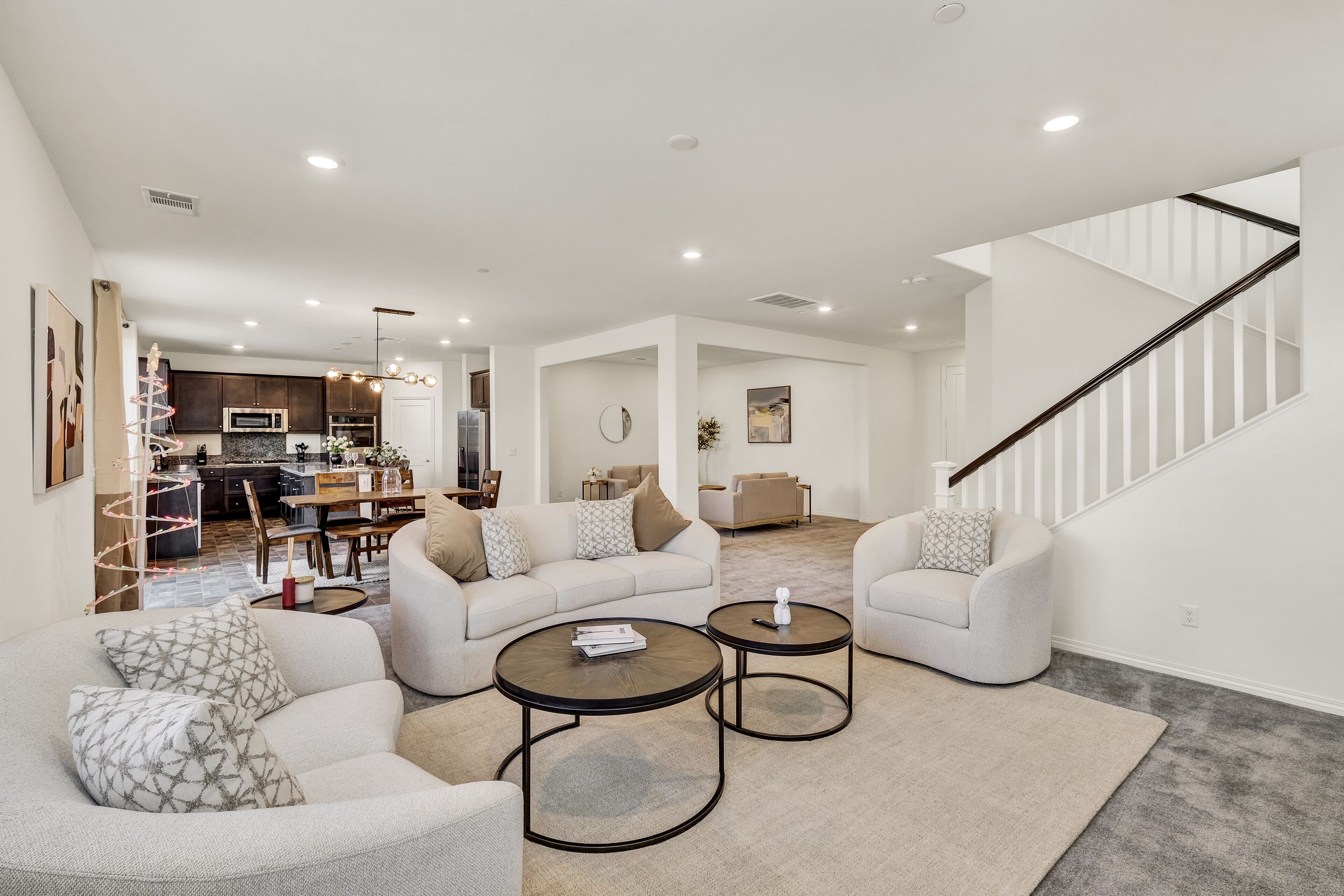 5B3B Charming Designer Home 24Hours Self CheckI n Free Parking