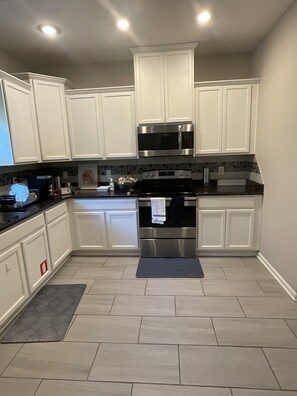 微波炉、烤箱、炉灶、洗碗机