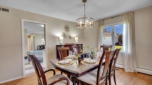 Dining - Family and Dog friendly home in Brighton (Rochester)