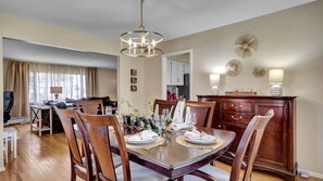 Dining - Family and Dog friendly home in Brighton (Rochester)