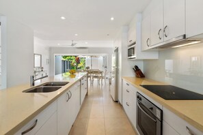 Fridge, microwave, oven, stovetop - 3 Brm Deluxe Waterfront Apartment (Noosaville)