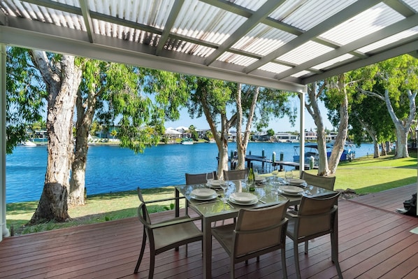 Outdoor dining