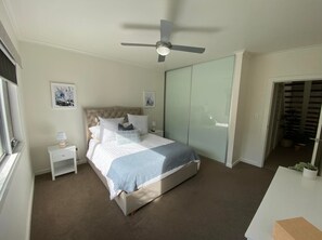 3 bedrooms, desk, iron/ironing board, WiFi