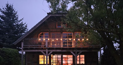 Holiday Apartment "Landhaus Charlotte - Storchennest" with Lake View, Balcony & Wi-Fi