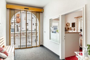 Interior - Apartment "Haus Excelsior Top 3" with Mountain View, Balcony & Wi-Fi (Seefeld in Tirol)