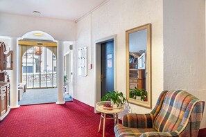 Interior - Apartment "Haus Excelsior Top 3" with Mountain View, Balcony & Wi-Fi (Seefeld in Tirol)