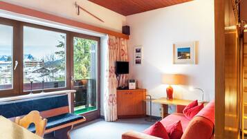 TV, ping pong, stereo