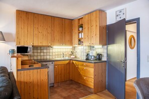 雪櫃、微波爐、爐具、洗碗機