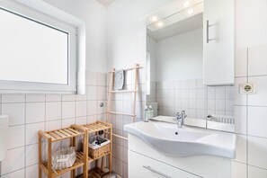 Shower, hair dryer, towels