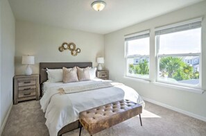 5 Schlafzimmer, Zimmersafe, Schreibtisch, Bügeleisen/Bügelbrett
